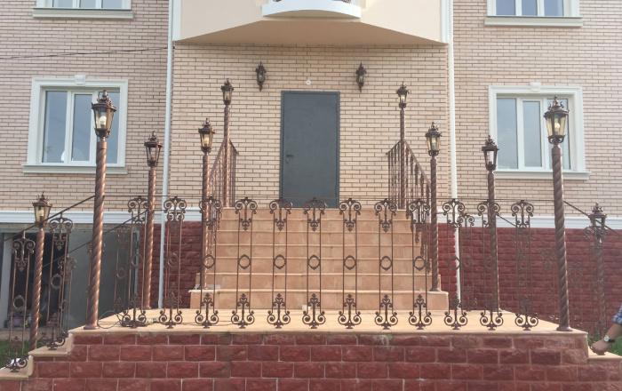 Крыльцо для загородного дома