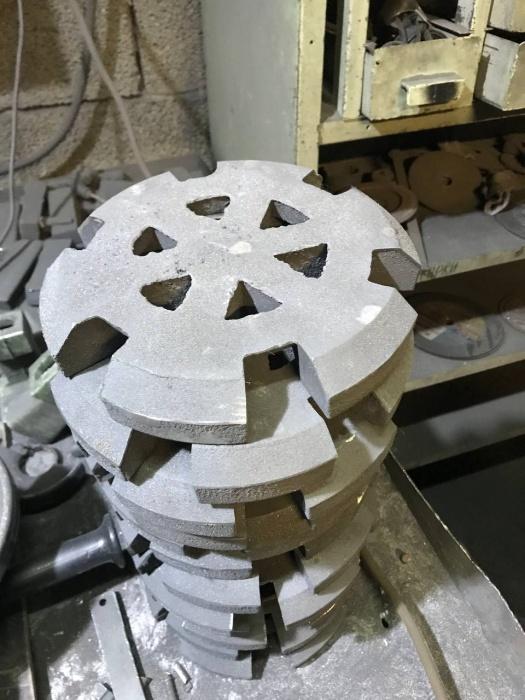 Чугунная крышка